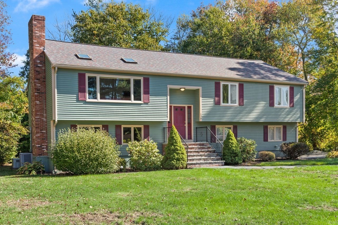 139 Clover Ln, Stoughton, MA 02072