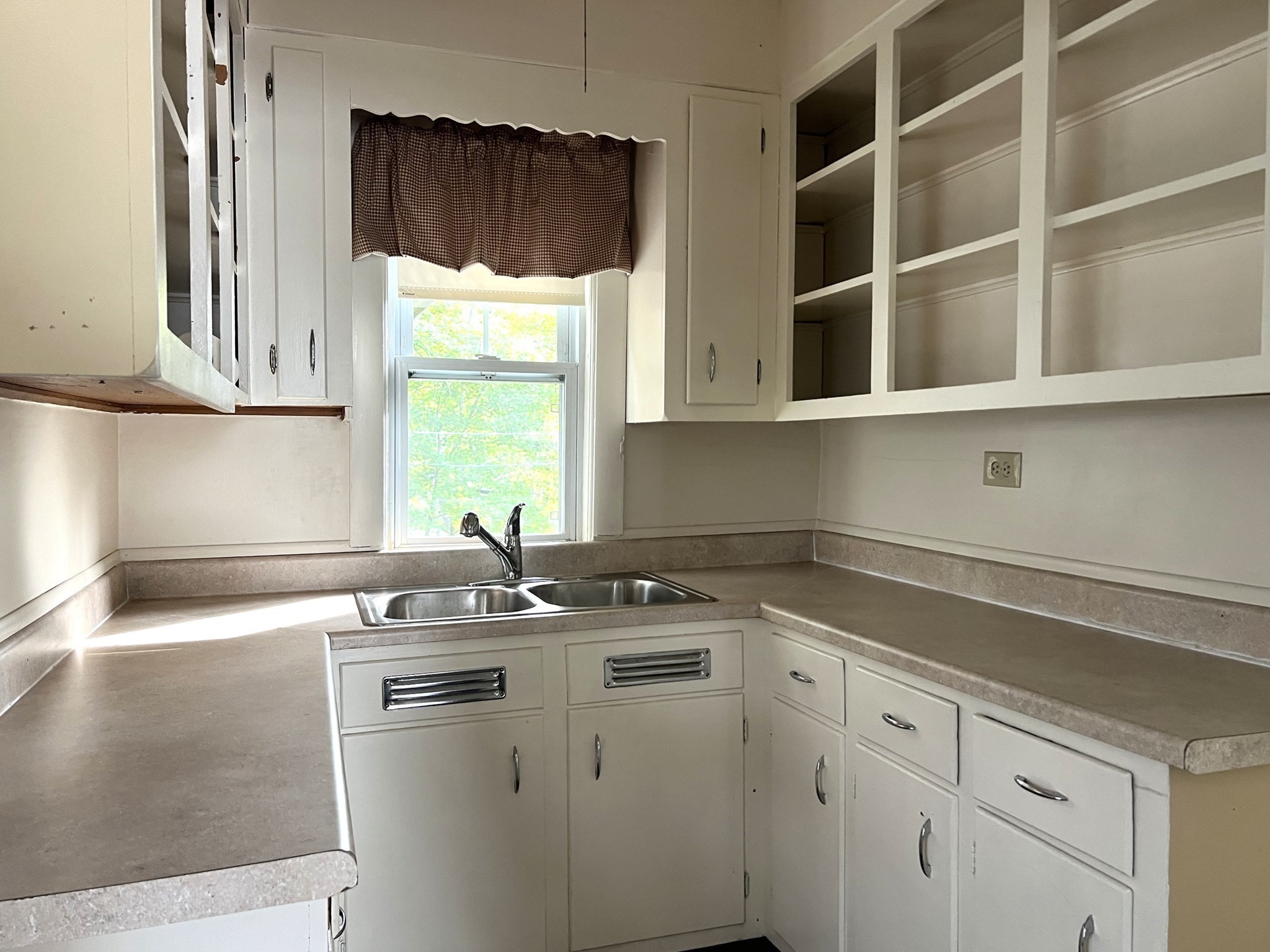 1106 Pleasant St, Worcester, MA 01602 - Image 8