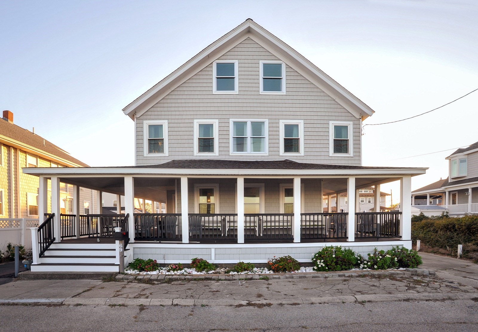 69 Beach Ave, Hull, MA 02045