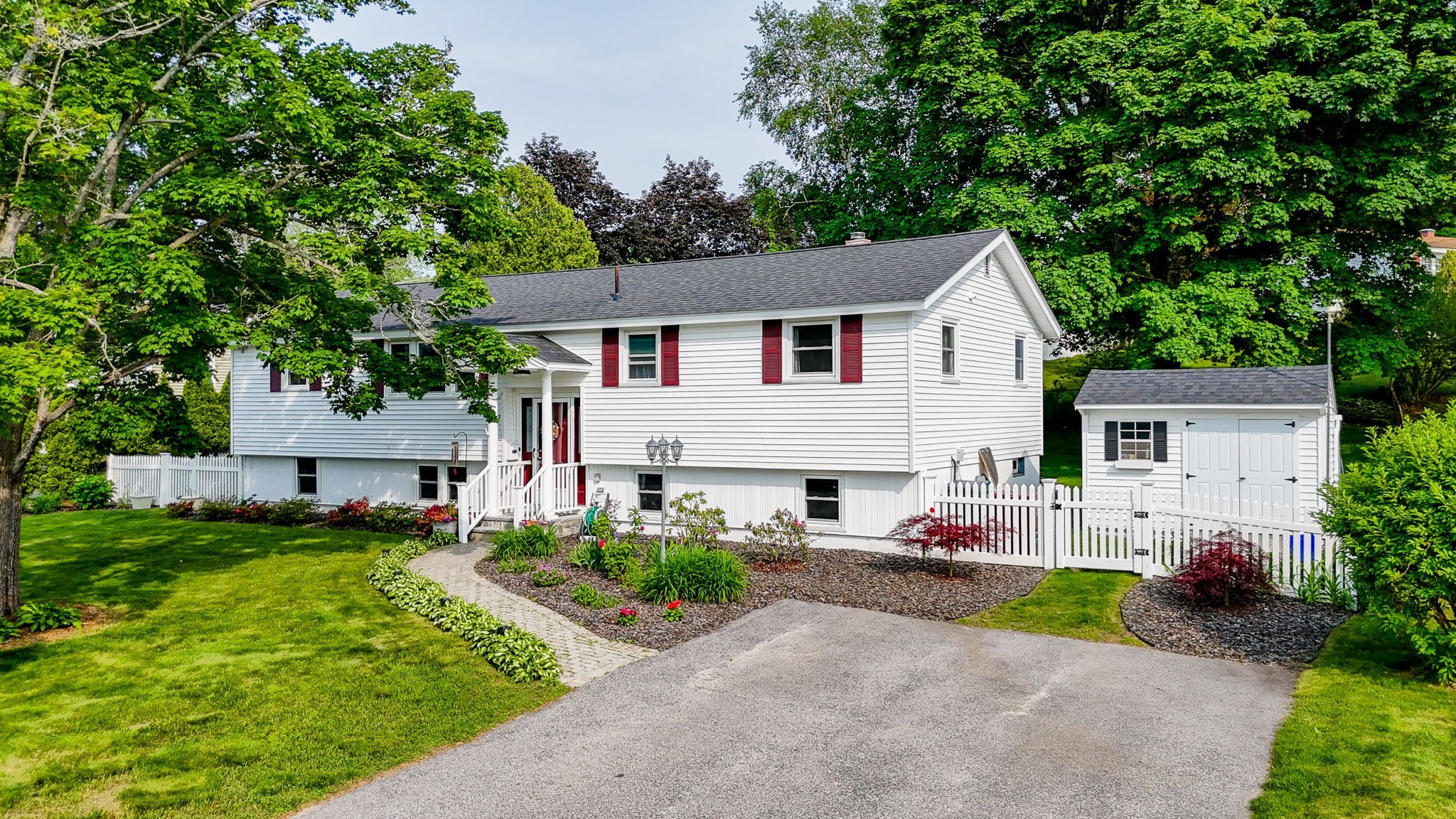 103 Westwind Rd, Lowell, MA 01852