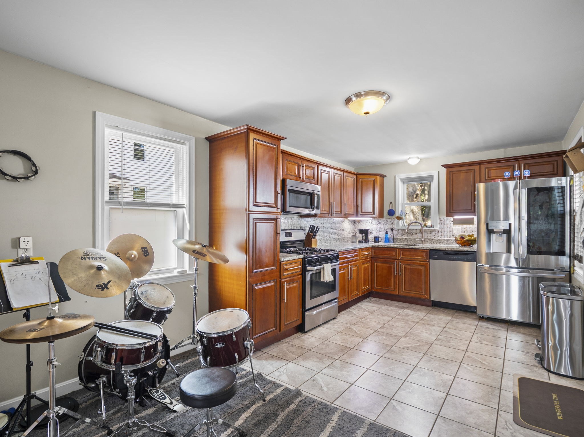 85 B St, Lowell, MA 01851 - Image 7