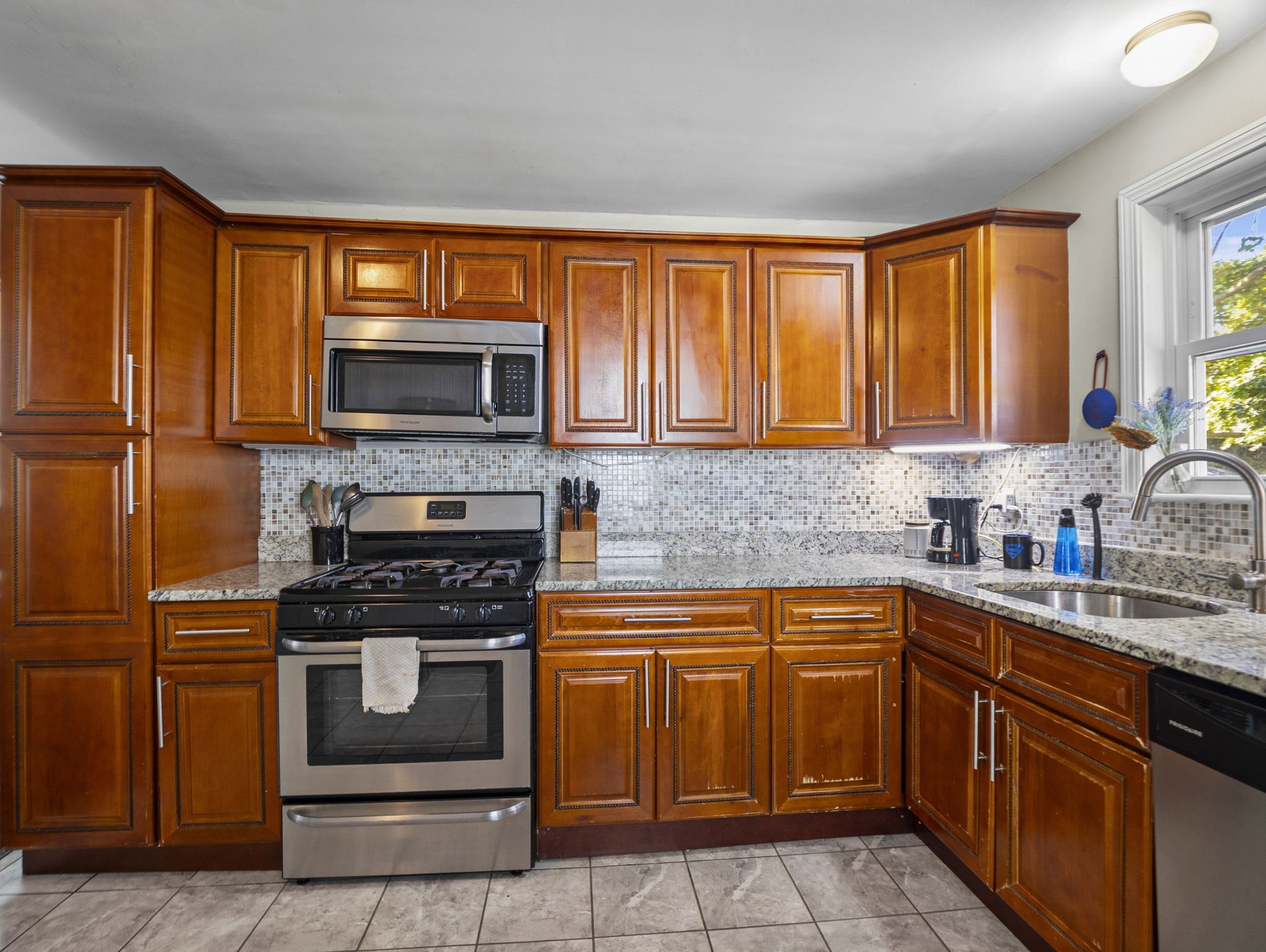 85 B St, Lowell, MA 01851 - Image 10