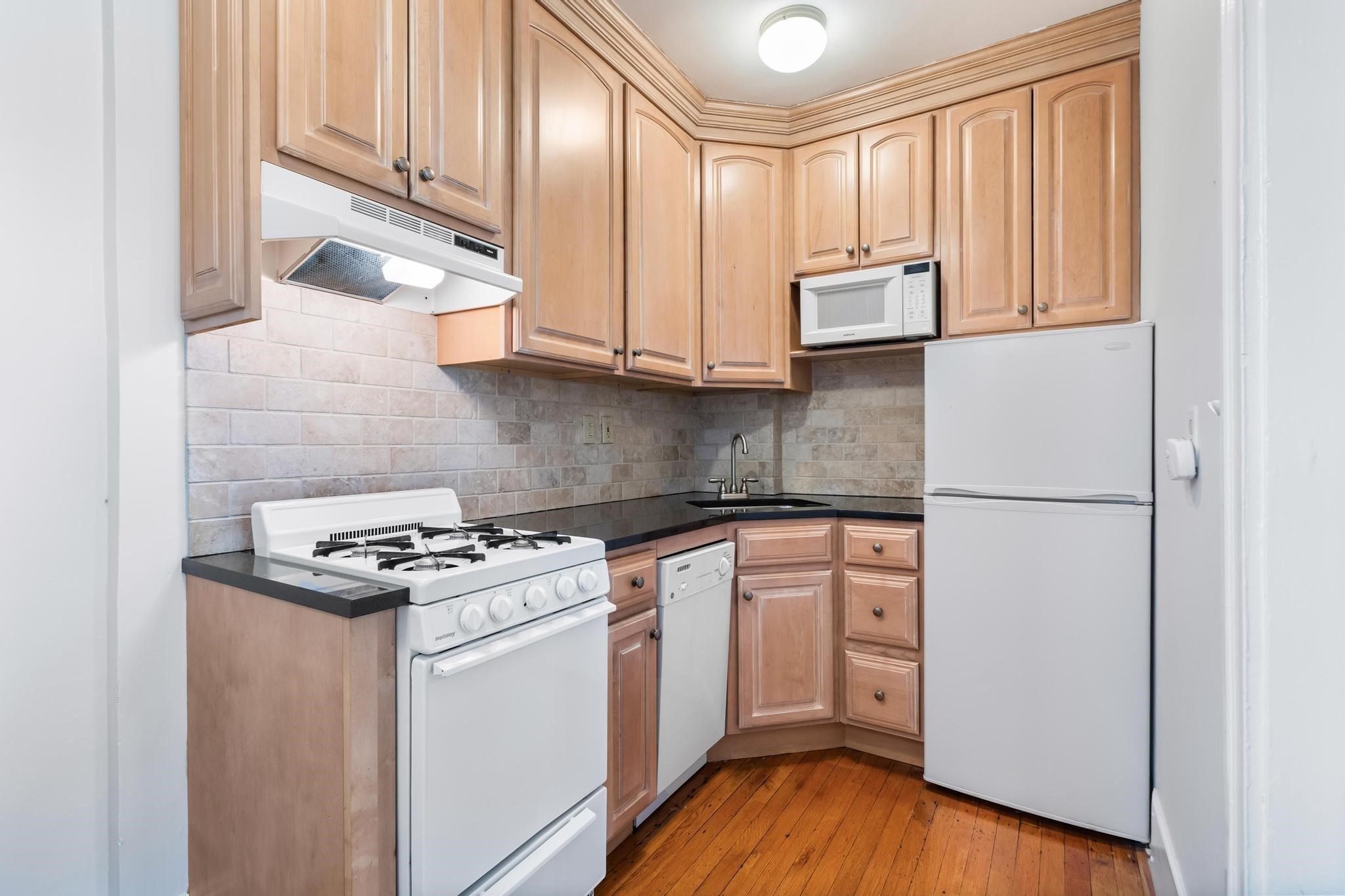 116 Riverway St Unit 14, Longwood, Boston, MA 02215 - Image 4