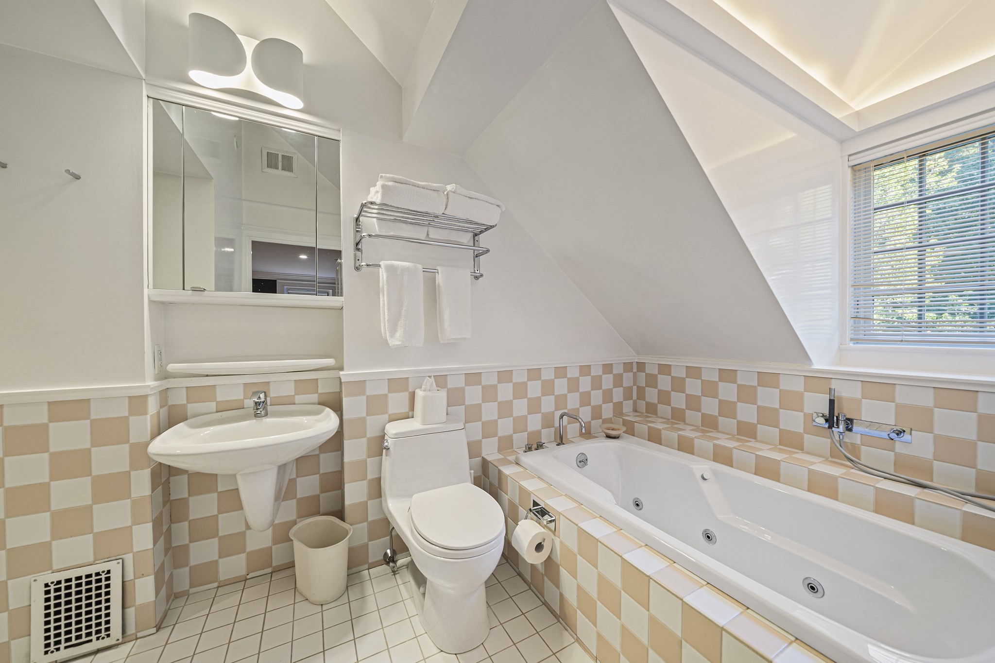 106 Farlow Road, Newton, MA 02458 - Image 18