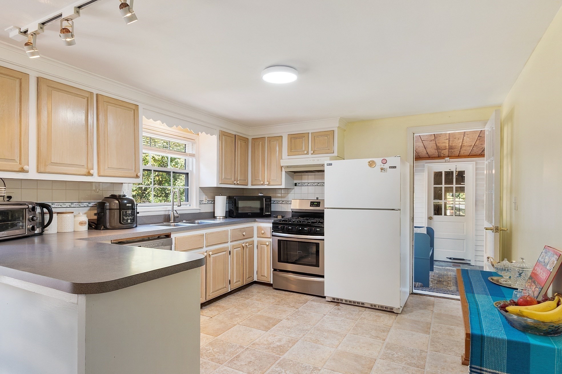 2 Spring Ln, Hopkinton, MA 01748 - Image 11