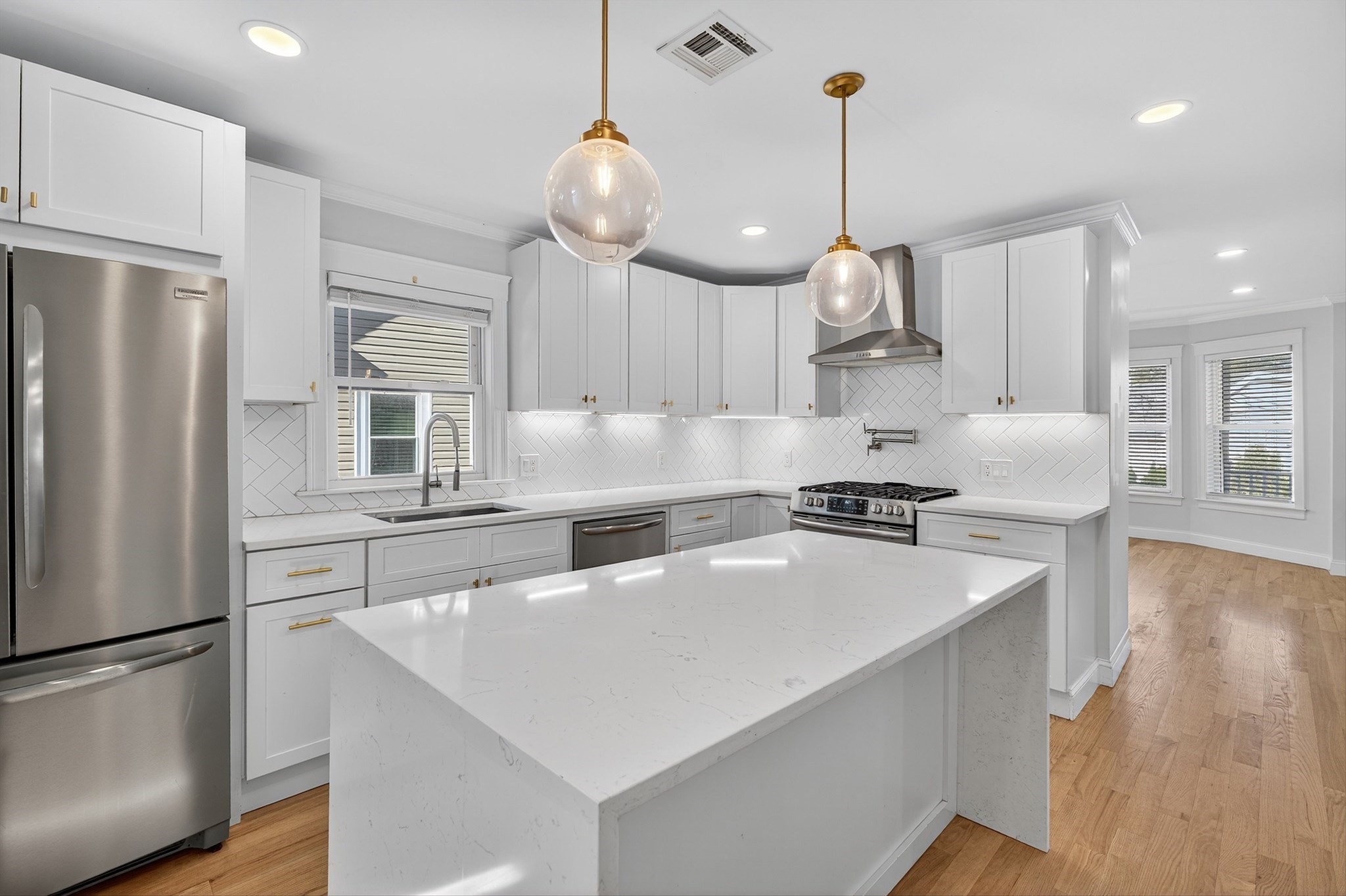 7 Rock Ave, Swampscott, MA 01907