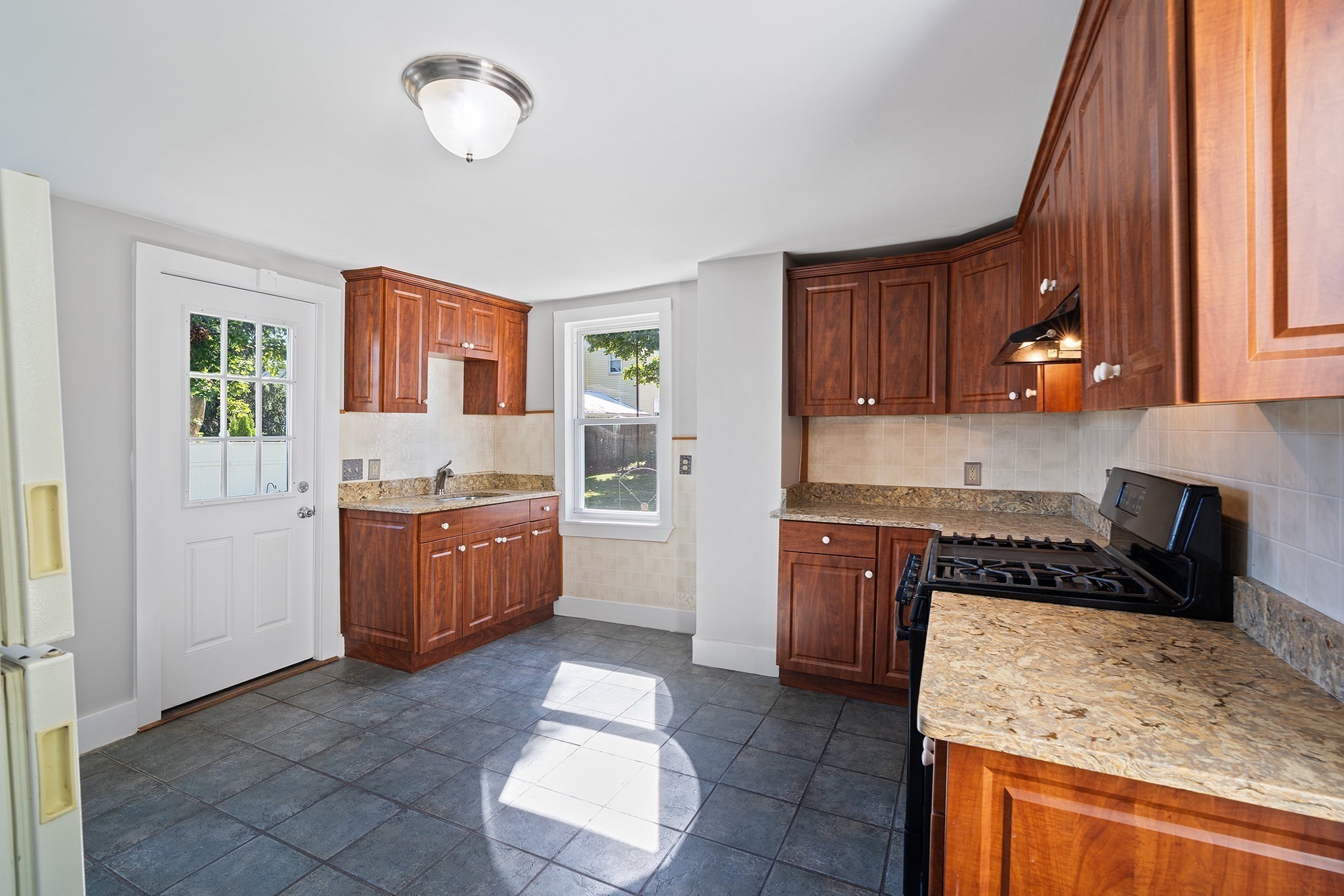 8 Fort Ln, Dedham, MA 02026 - Image 2