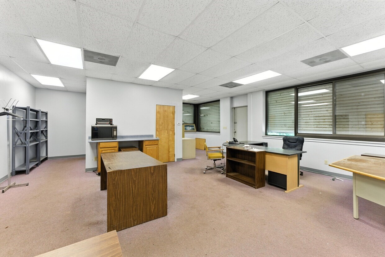 15 Whipple Street, Springfield, MA 01151 - Image 2