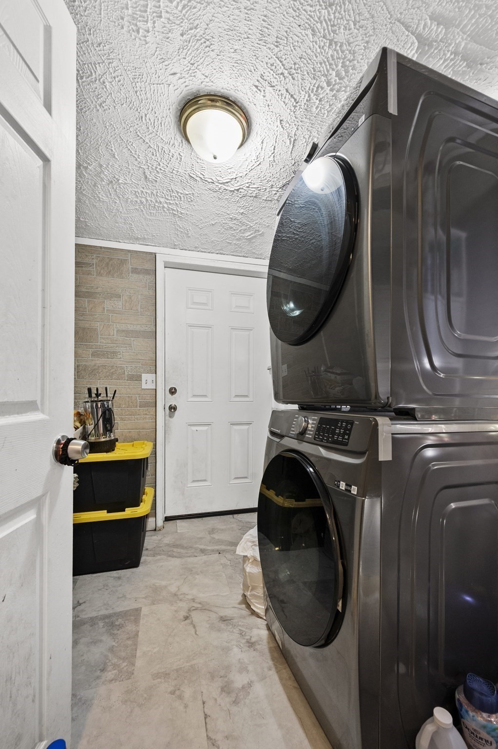 1081 Lawrence St, Lowell, MA 01852 - Image 19