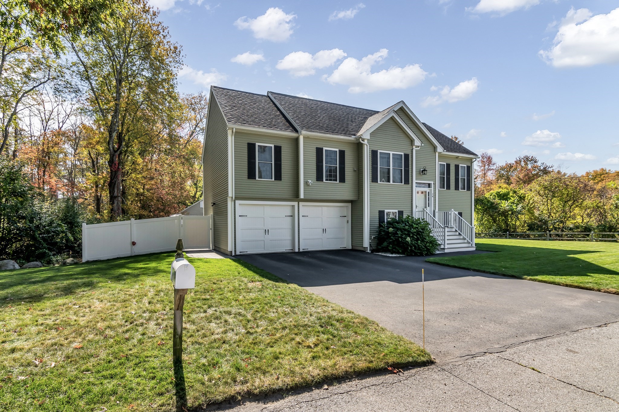 14 Tedesco Rd, Methuen, MA 01844
