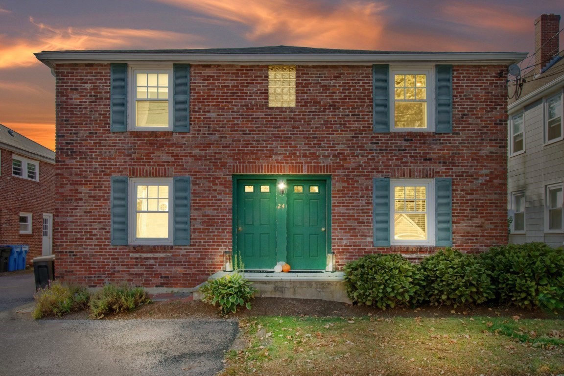 24 Gill Rd Unit 4, Waltham, MA 02453