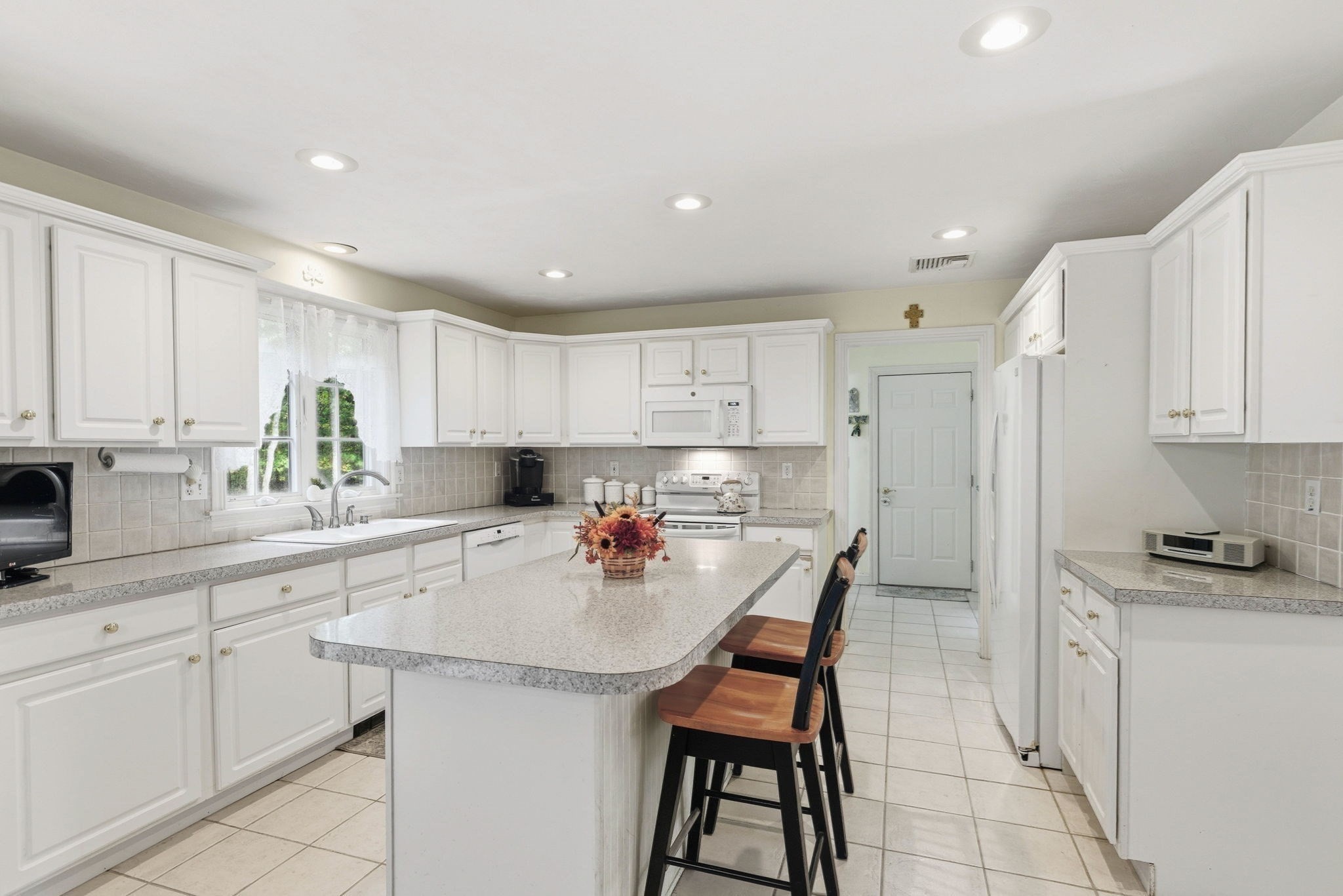 16 Cedar St, Mashpee, MA 02649 - Image 5