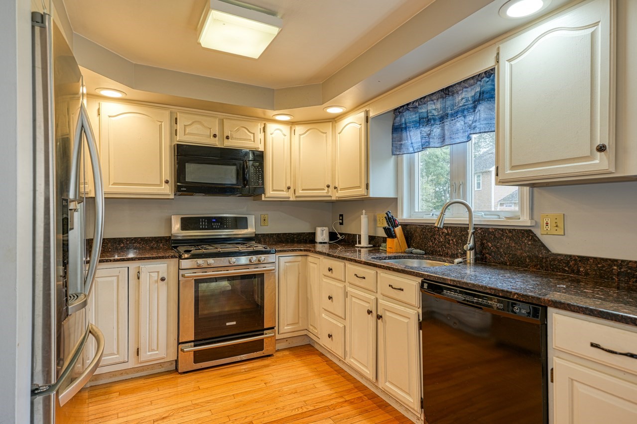 31 Whittier Meadows Drive Unit 31, Amesbury, MA 01913 - Image 9