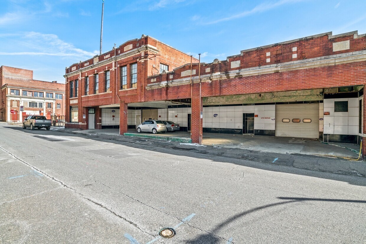 158 Chestnut St, Holyoke, MA 01040 - Image 2