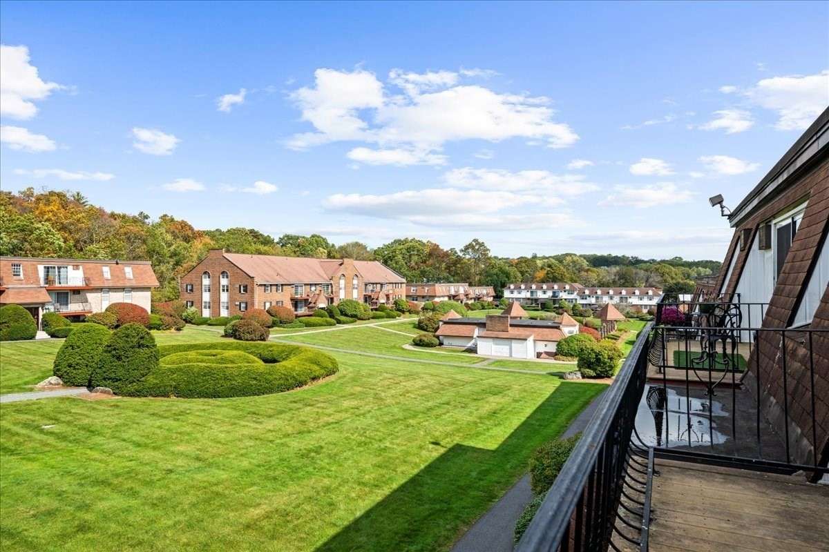 26 Williamsburg Ct Unit 22, Shrewsbury, MA 01545