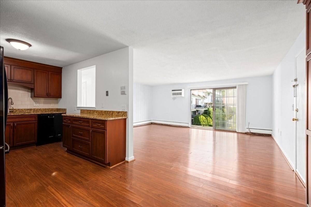 26 Williamsburg Ct Unit 22, Shrewsbury, MA 01545 - Image 12