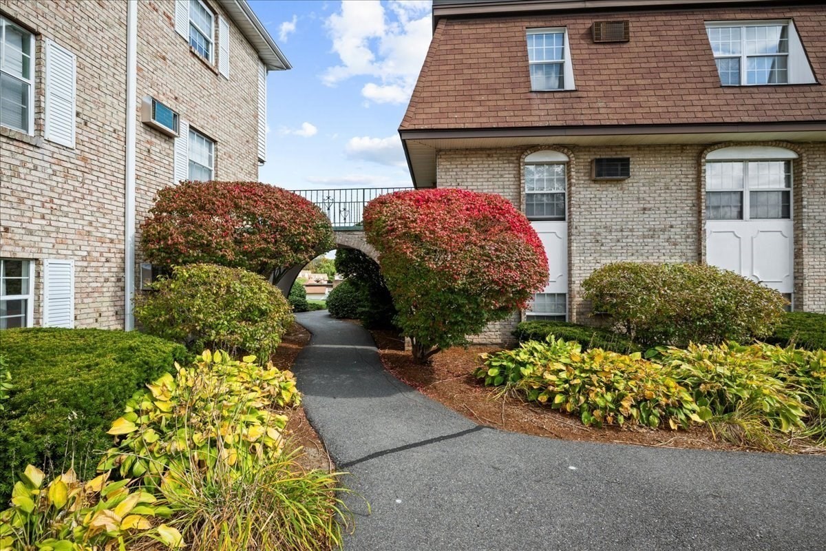 26 Williamsburg Ct Unit 22, Shrewsbury, MA 01545 - Image 3