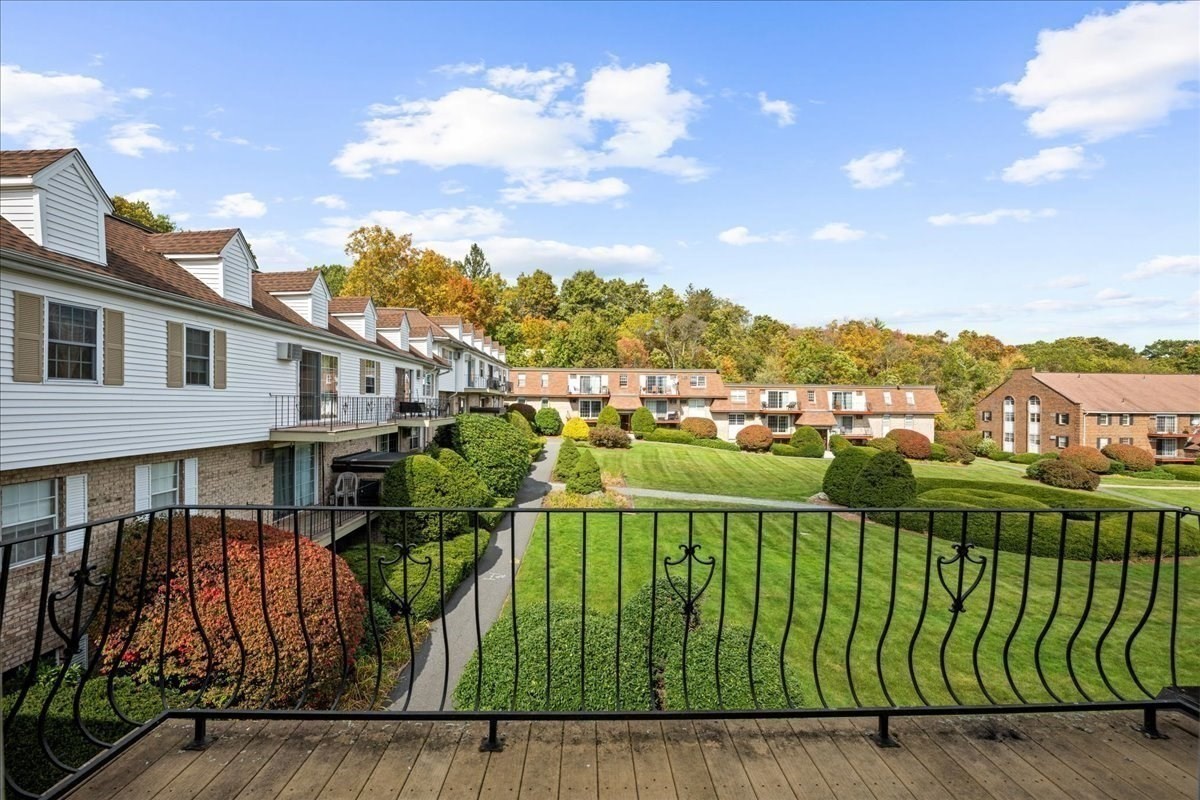 26 Williamsburg Ct Unit 22, Shrewsbury, MA 01545 - Image 4