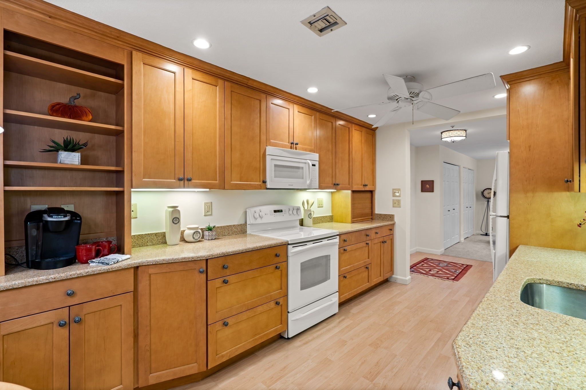 7 Ledgewood Way Unit 11, Peabody, MA 01960 - Image 6