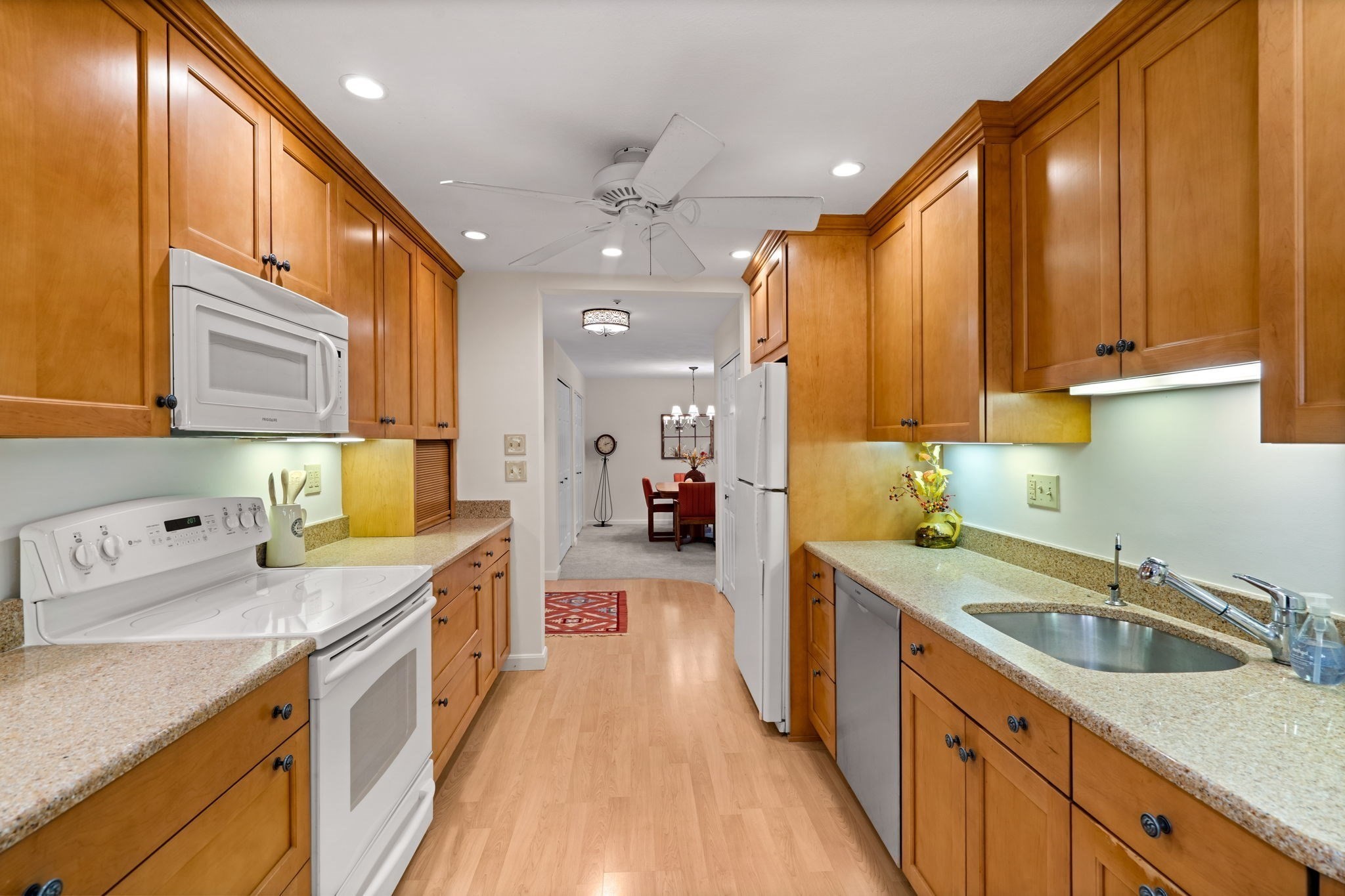 7 Ledgewood Way Unit 11, Peabody, MA 01960 - Image 8