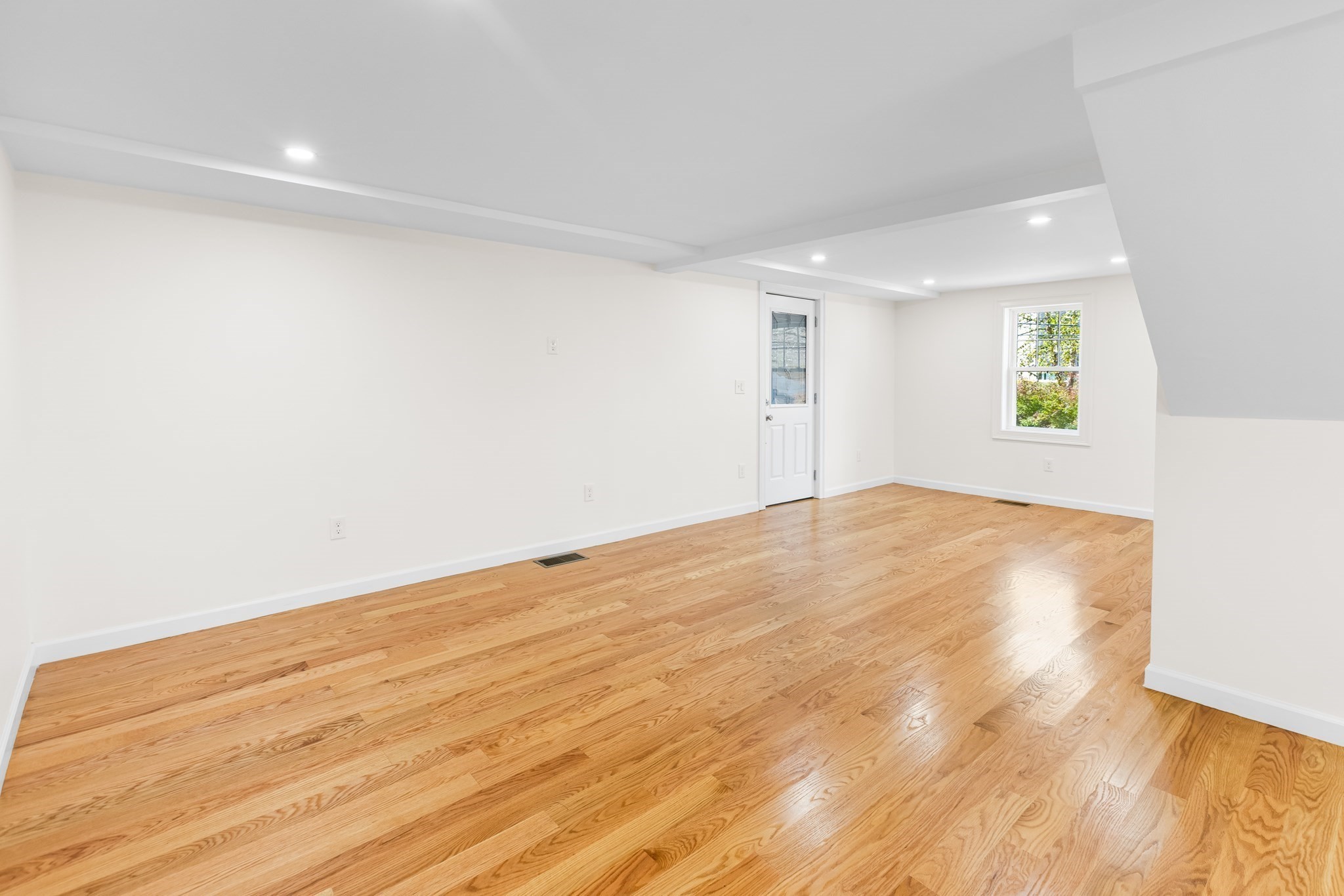 232 Lake Dr, Hamilton, MA 01982 - Image 9