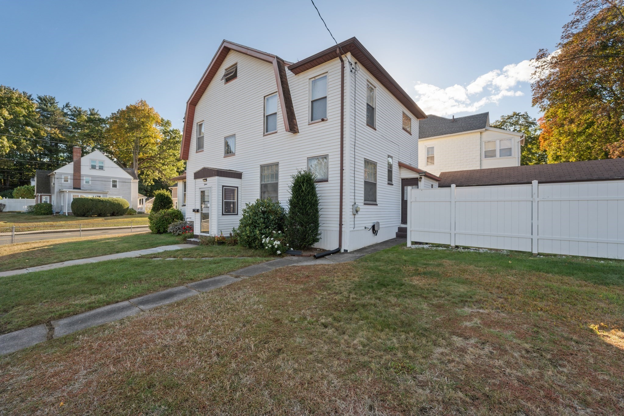 15 Chapman Ave, Holyoke, MA 01040