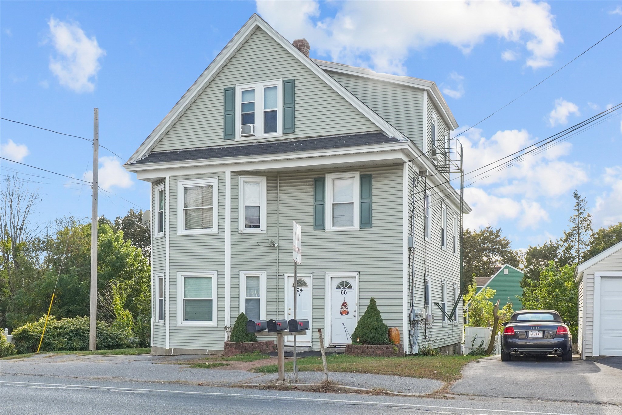 64 Howe St, Methuen, MA 01844
