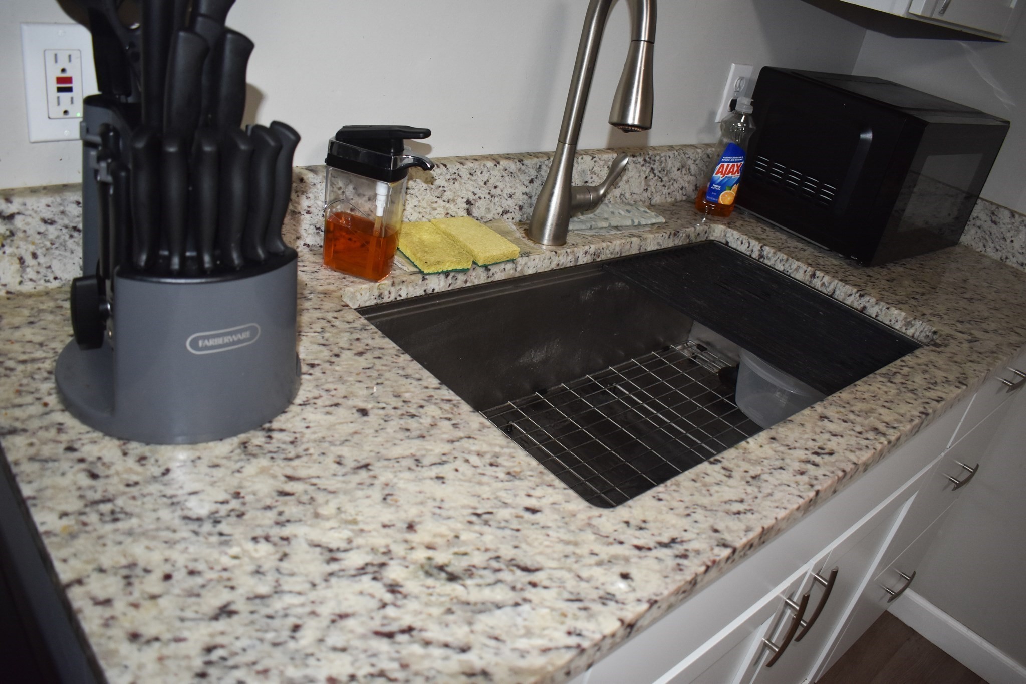 34 Wallace St, Springfield, MA 01119 - Image 14