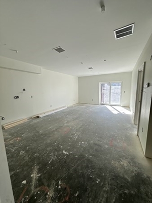 10 Franklin Ave, Apt 102