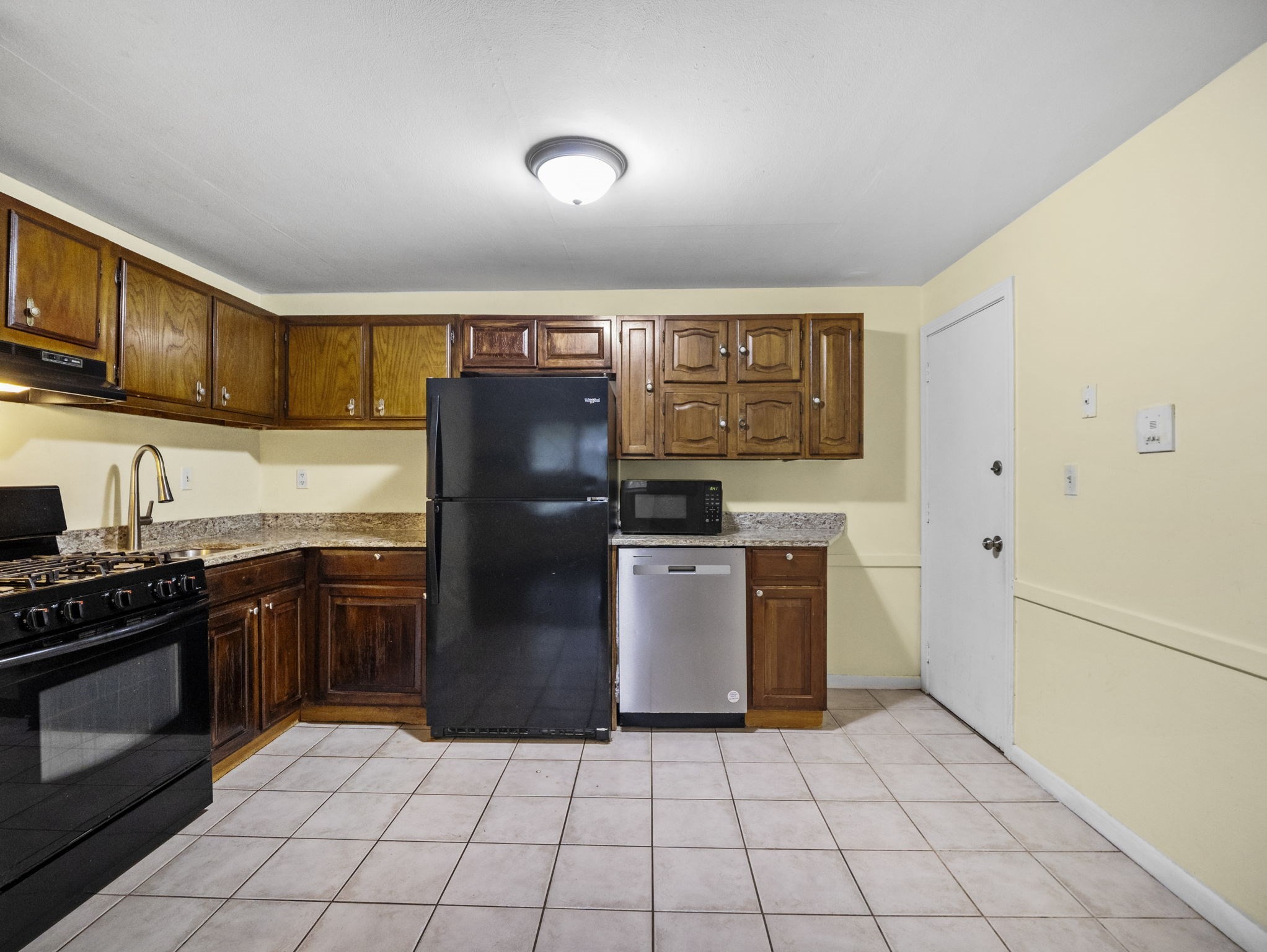 82 Boylston Ln Unit 16, Lowell, MA 01852 - Image 3