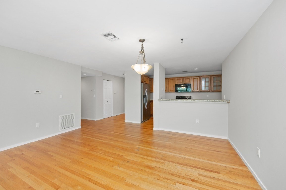 183 Oak Street Unit 307, Newton, MA 02464 - Image 8