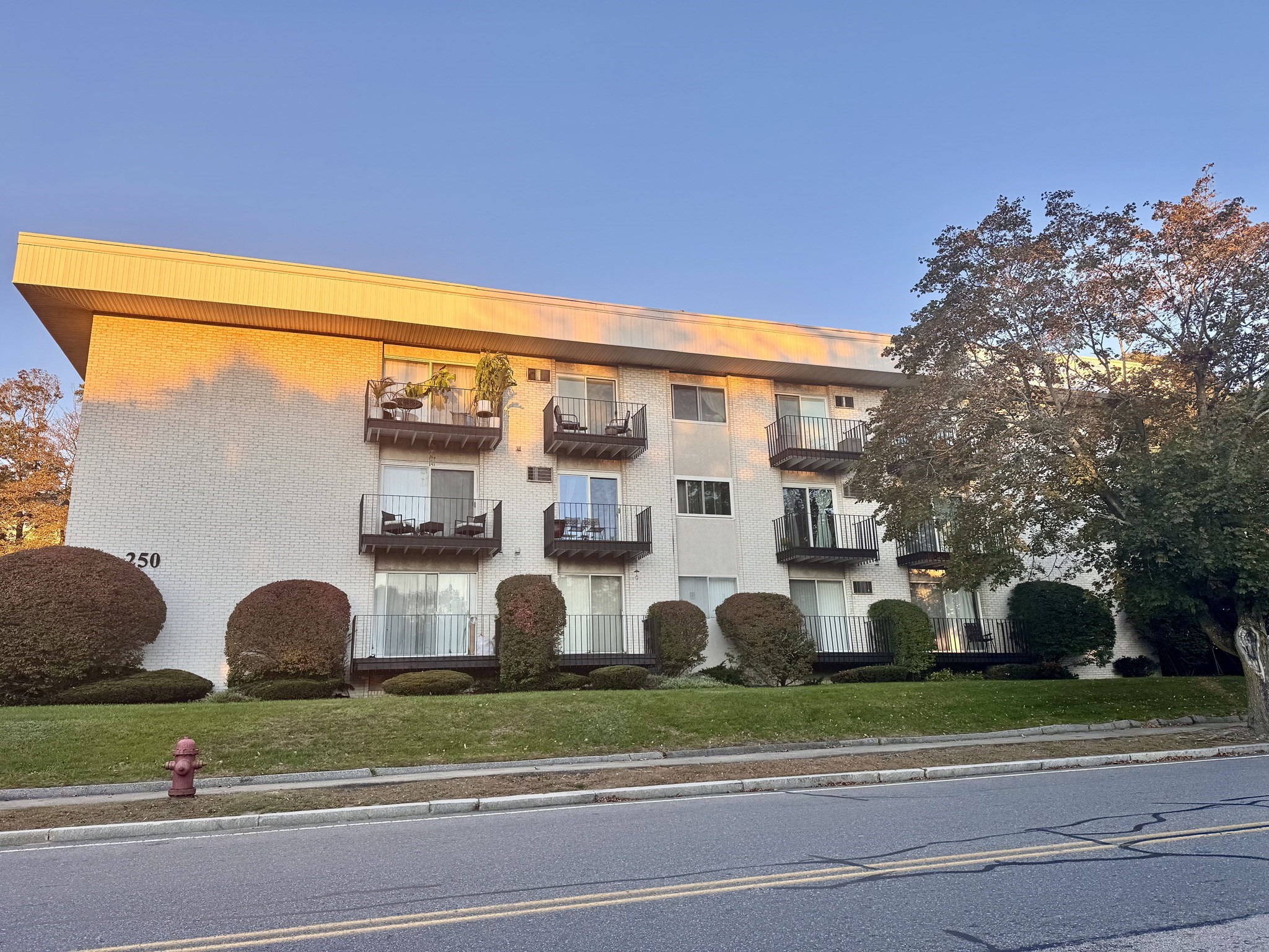 250 Nesmith St Unit B10, Lowell, MA 01852