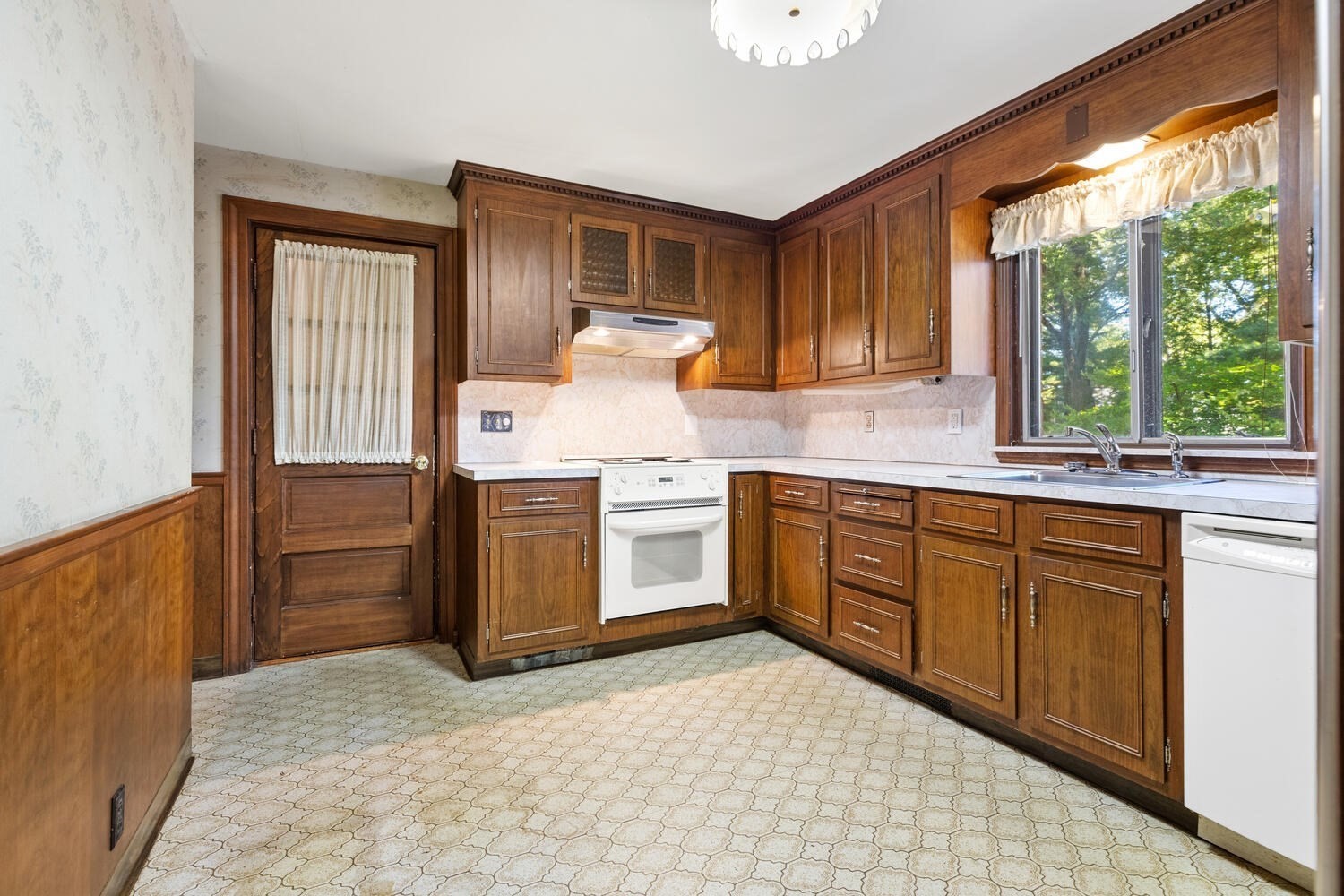 78 Windemere Cir, Braintree, MA 02184 - Image 12