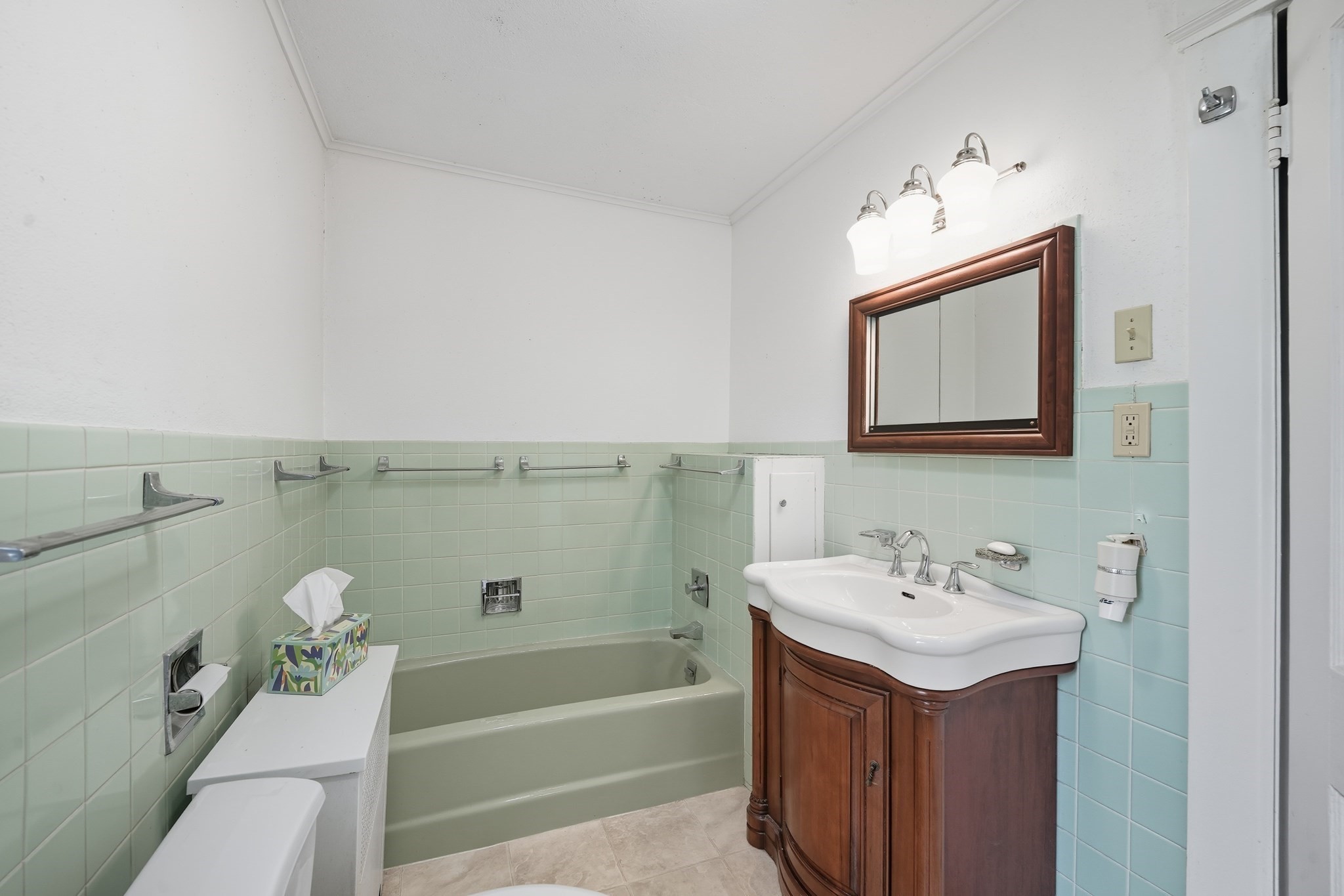 31 Wellesley Rd, Holyoke, MA 01040 - Image 22