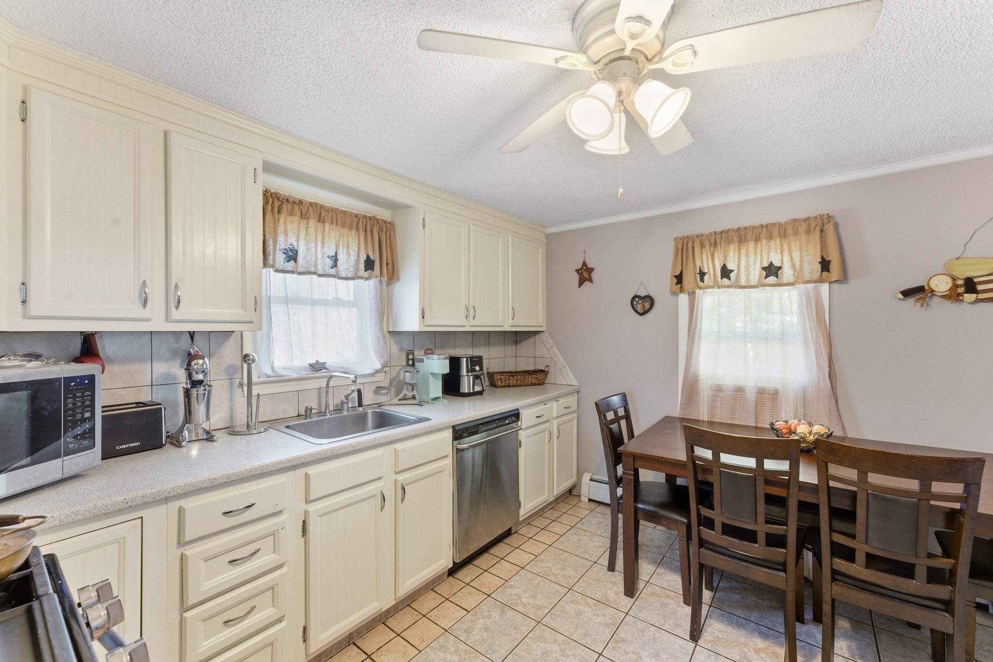 210 Clarendon Avenue, Chicopee, MA 01013 - Image 3