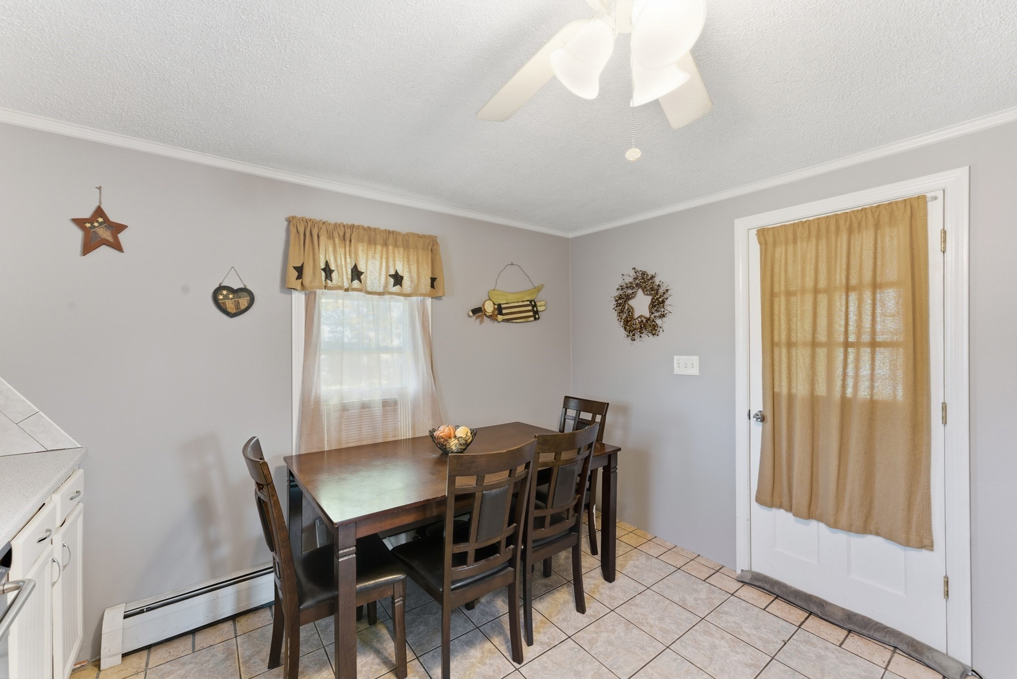 210 Clarendon Avenue, Chicopee, MA 01013 - Image 4