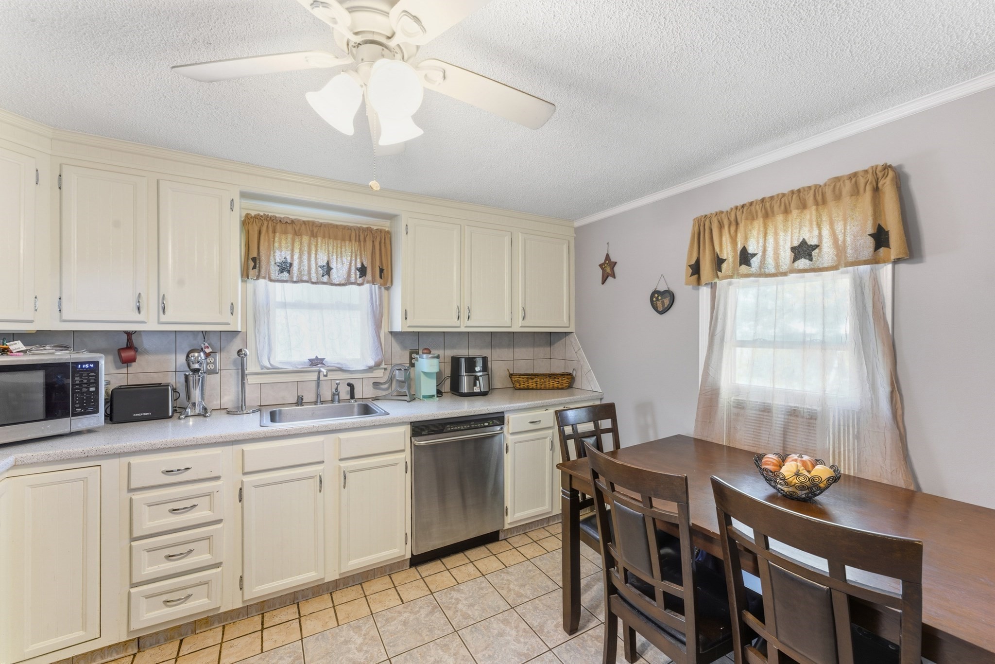 210 Clarendon Avenue, Chicopee, MA 01013 - Image 5