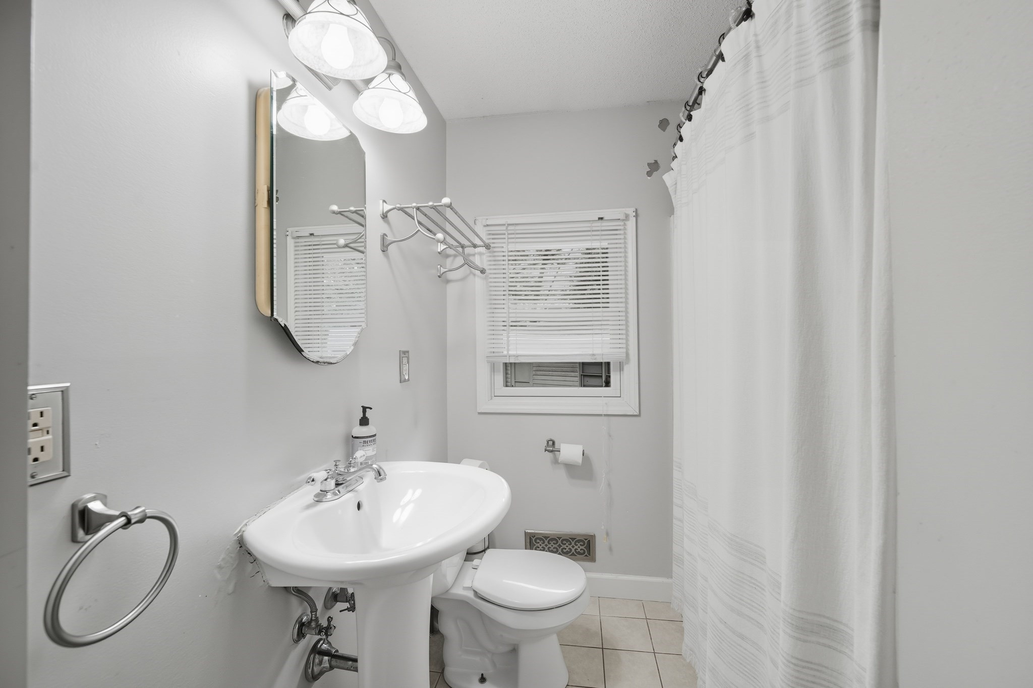 75 Carnavon Cir, Springfield, MA 01109 - Image 16