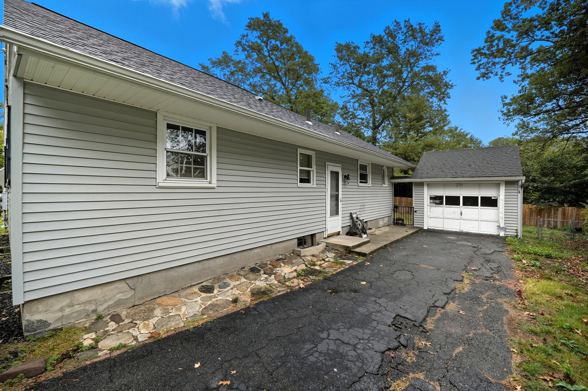 75 Carnavon Cir, Springfield, MA 01109 - Image 3