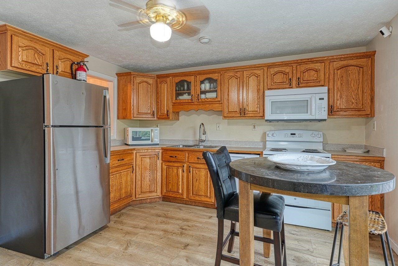 17 Fernwood Dr Unit D, Leominster, MA 01453 - Image 3