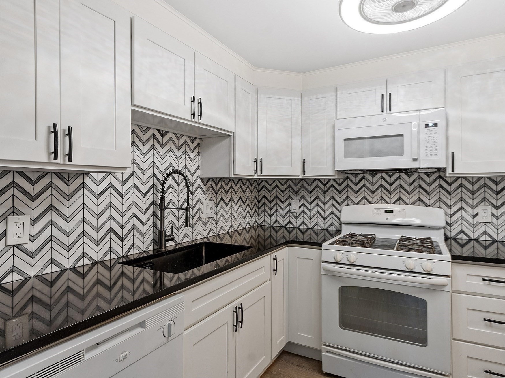 295 Pawtucket Blvd Unit 7, Lowell, MA 01854 - Image 4