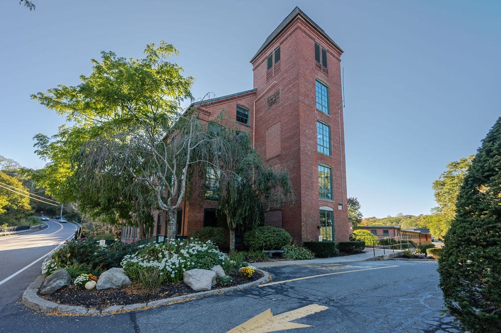 14 Sanford St Unit 15, Medway, MA 02053 - Image 2