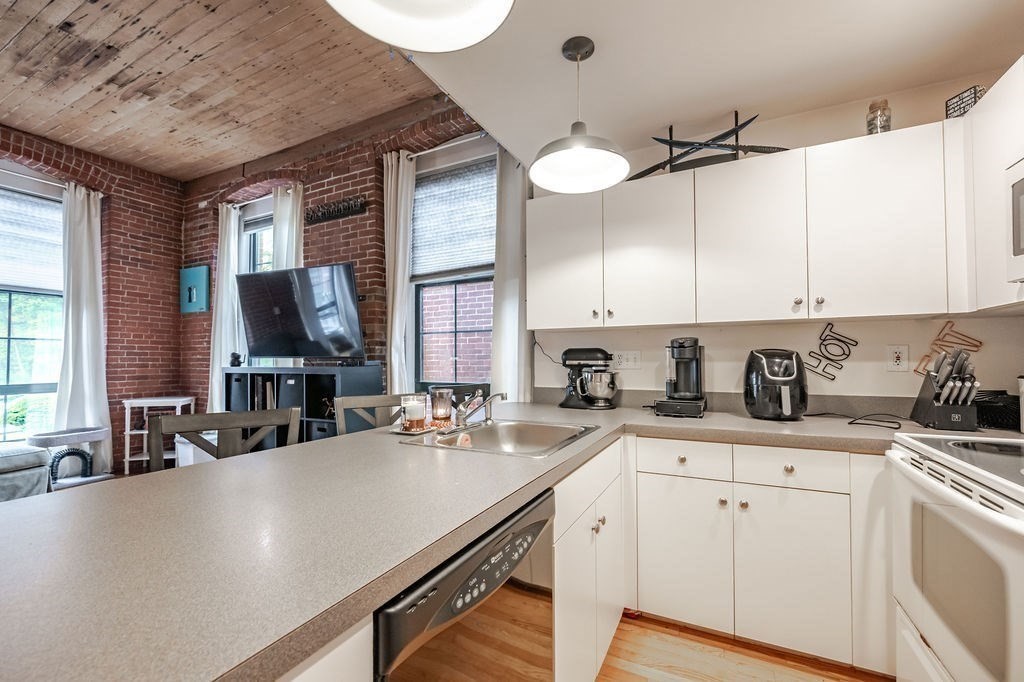 14 Sanford St Unit 15, Medway, MA 02053 - Image 16