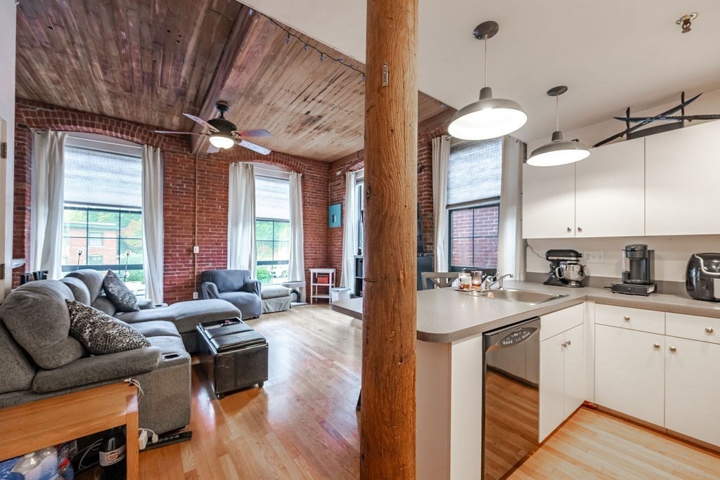 14 Sanford St Unit 15, Medway, MA 02053 - Image 9