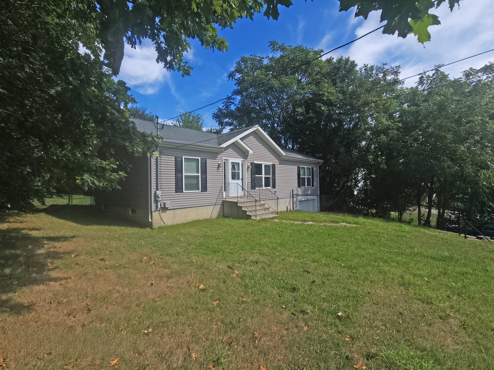 28 Brooks St, Worcester, MA 01606 - Image 2