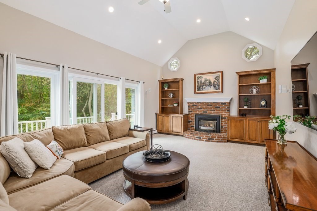 29 Lawrence Dr, Franklin, MA 02038 - Image 2