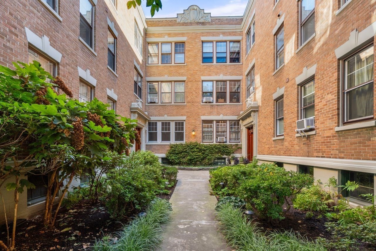 441 Washington Unit 2, Brookline, MA 02445