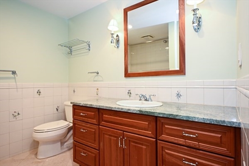 697 Hammond St, Apt 697