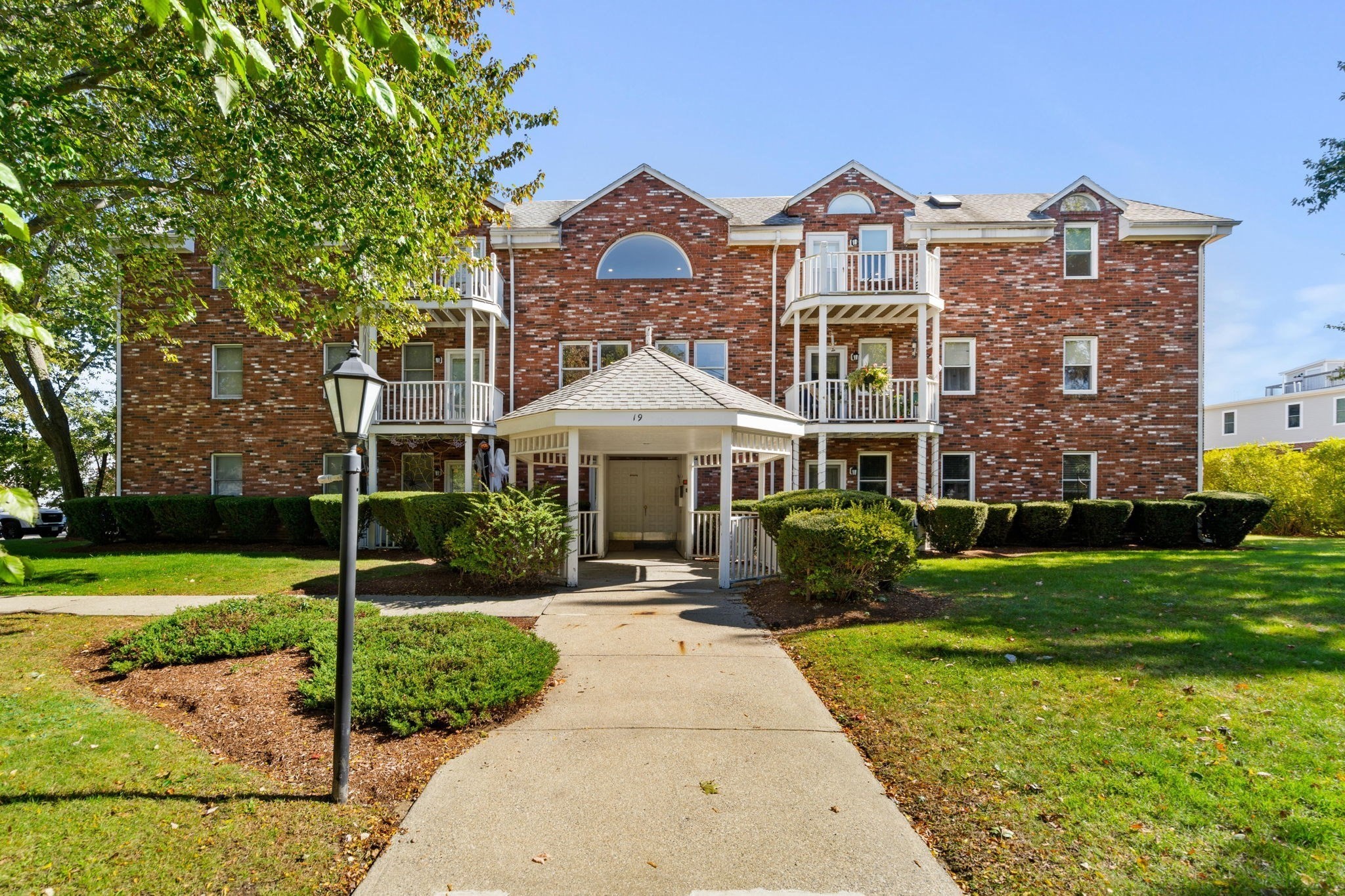 19 Paris St Unit 302, Medford, MA 02155