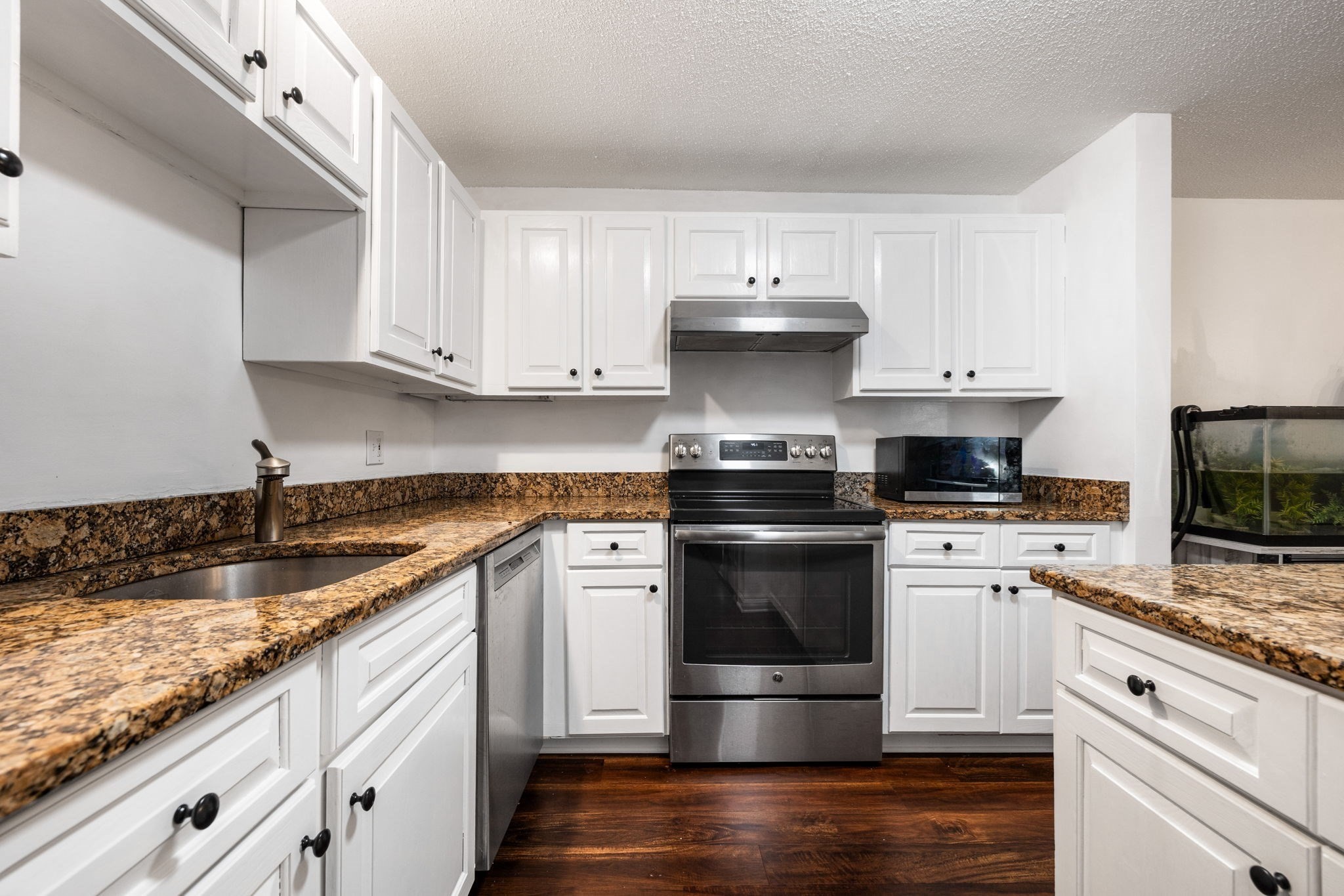 14 Bourbon St Unit 25, Peabody, MA 01960 - Image 2